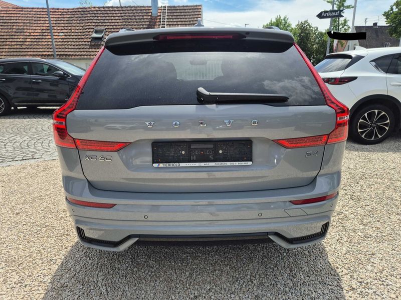 Volvo XC60 2.0 B4 Mild-Hybrid Plus Dark 2WD — zdjęcie 4