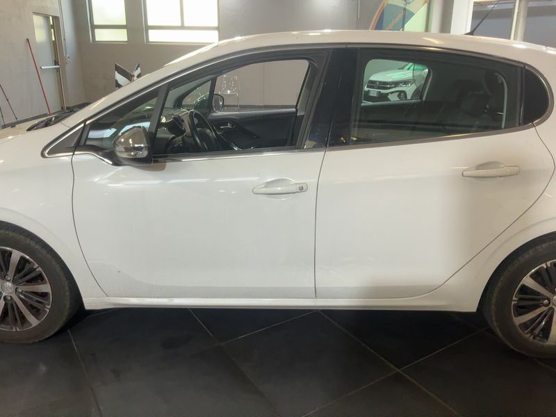 Peugeot 208 1.6 Blue-HDi Allure 2016 – снимка 4