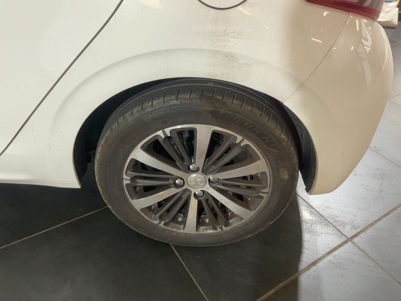 Peugeot 208 1.6 Blue-HDi Allure 2016 – снимка 5