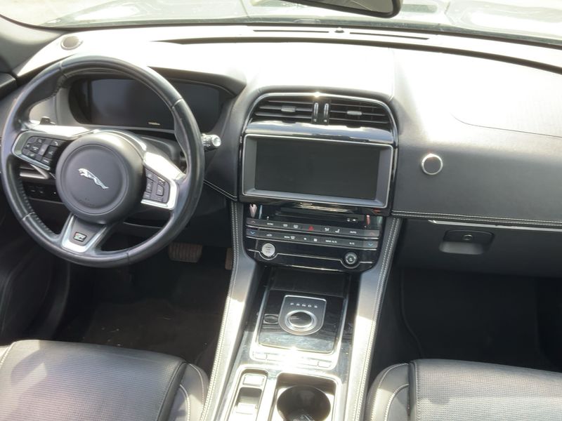 Jaguar F-Pace 20d R-Sport AWD — zdjęcie 12