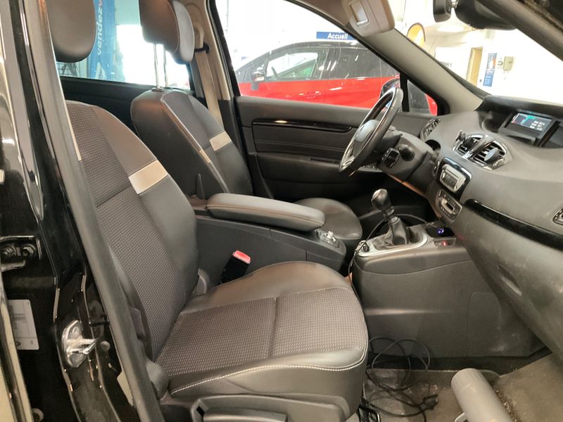 Renault Grand Scenic 1.2 TCe Energy BOSE Edition — zdjęcie 3
