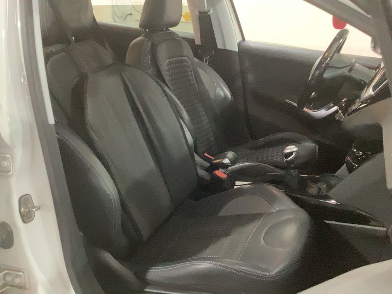 Peugeot 2008 1.6 Blue-HDi Allure 2017 – снимка 16