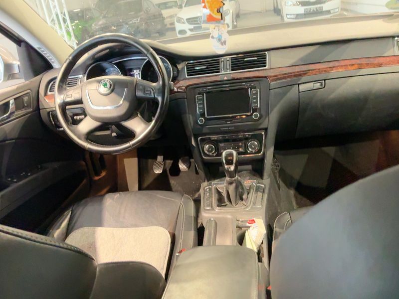 Skoda Superb 2.0 TDI Elegance 2011 – снимка 18