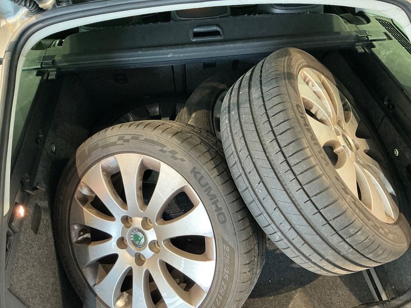 Skoda Superb 2.0 TDI Elegance 2011 – снимка 15