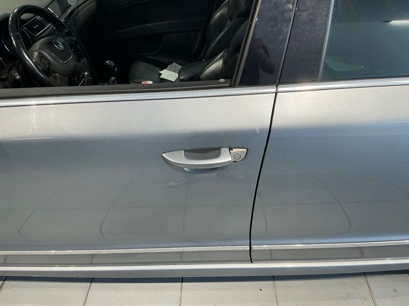 Skoda Superb 2.0 TDI Elegance 2011 – снимка 28