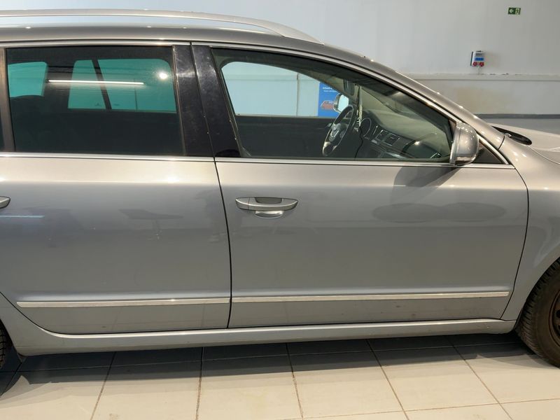 Skoda Superb 2.0 TDI Elegance 2011 – снимка 10