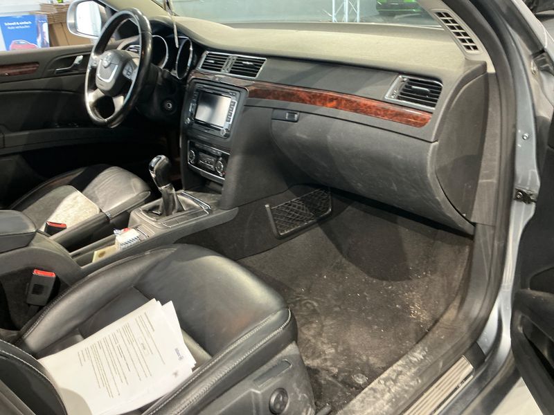 Skoda Superb 2.0 TDI Elegance 2011 – снимка 24