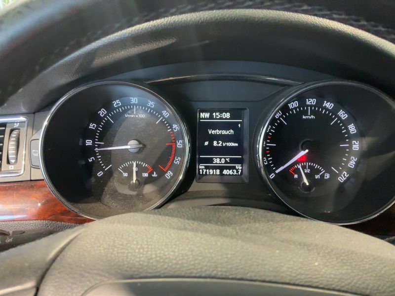 Skoda Superb 2.0 TDI Elegance 2011 – снимка 19
