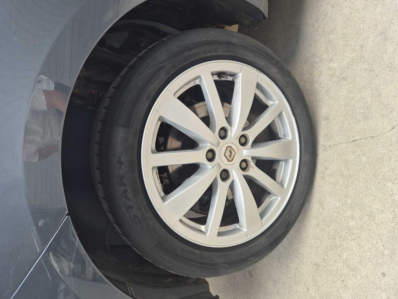 Renault Laguna 1.5 dCi BOSE Edition — zdjęcie 21