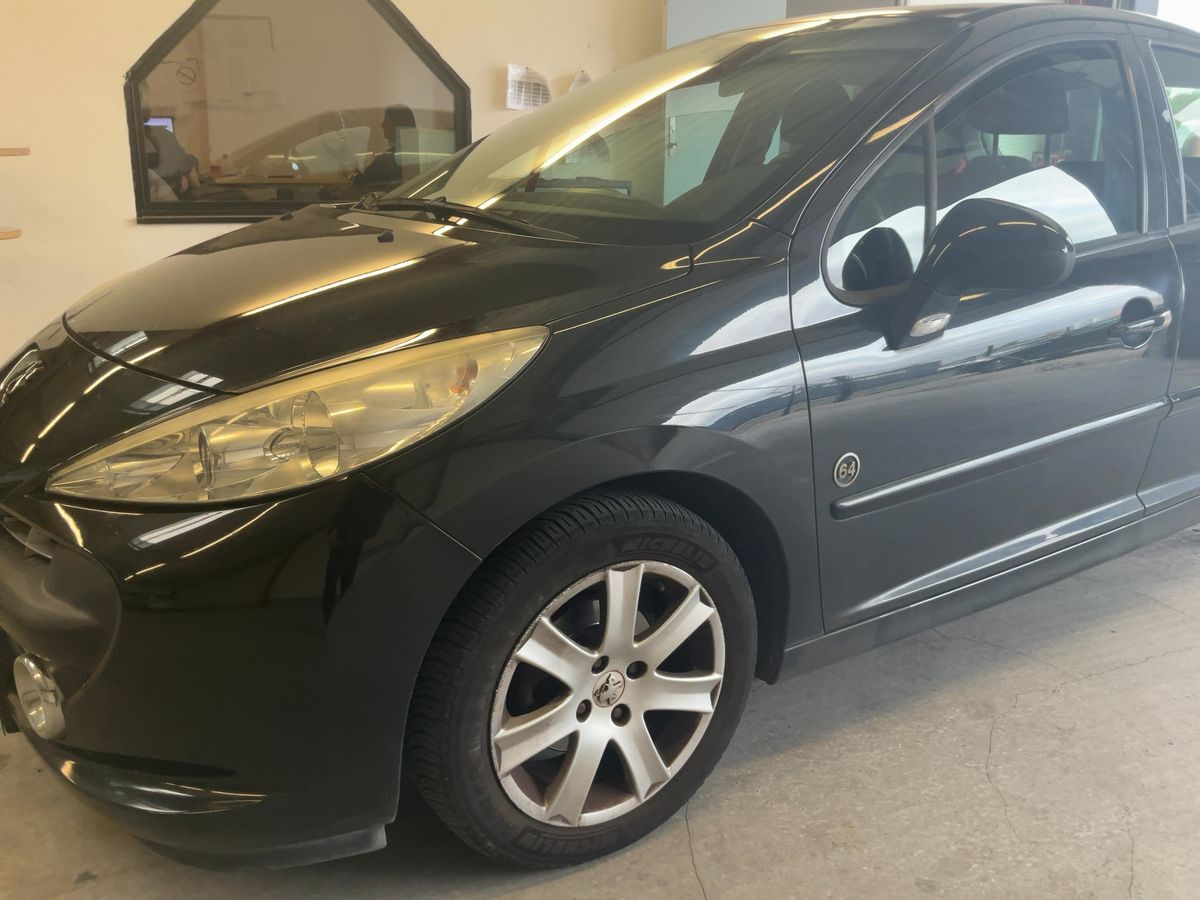 Peugeot 207 1.6 HDi Série 64