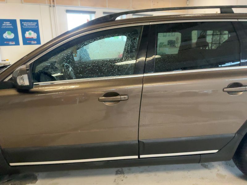 Volvo XC70 2.4 D4 Momentum AWD — zdjęcie 4