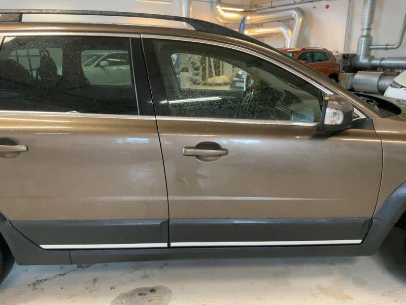 Volvo XC70 2.4 D4 Momentum AWD — zdjęcie 7