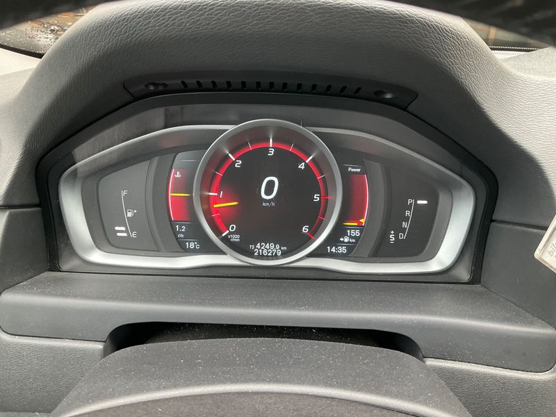 Volvo XC70 2.4 D4 Momentum AWD — zdjęcie 13