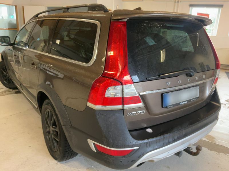 Volvo XC70 2.4 D4 Momentum AWD — zdjęcie 3