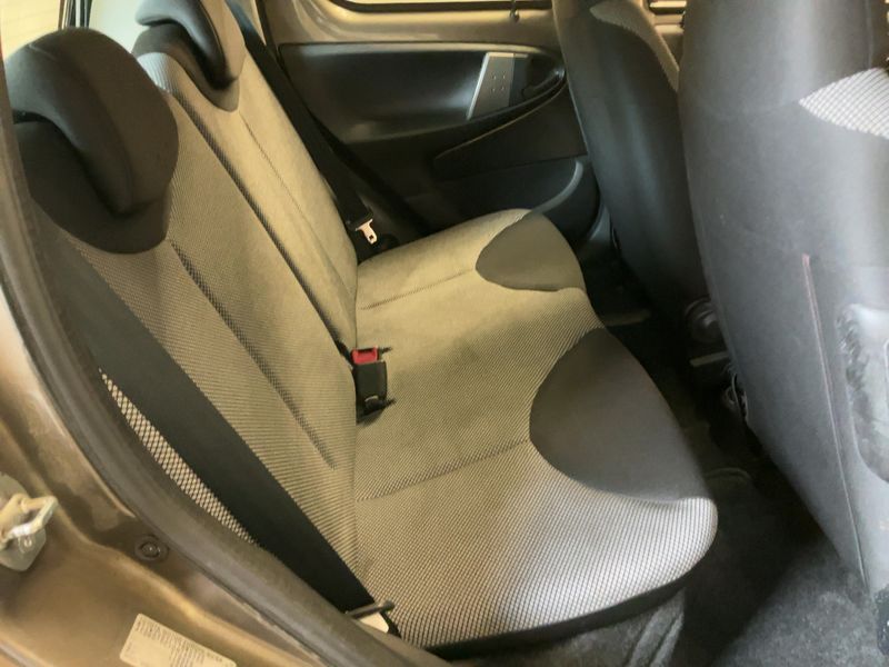 Toyota Aygo 1.0 VVT-i Dynamic — zdjęcie 14