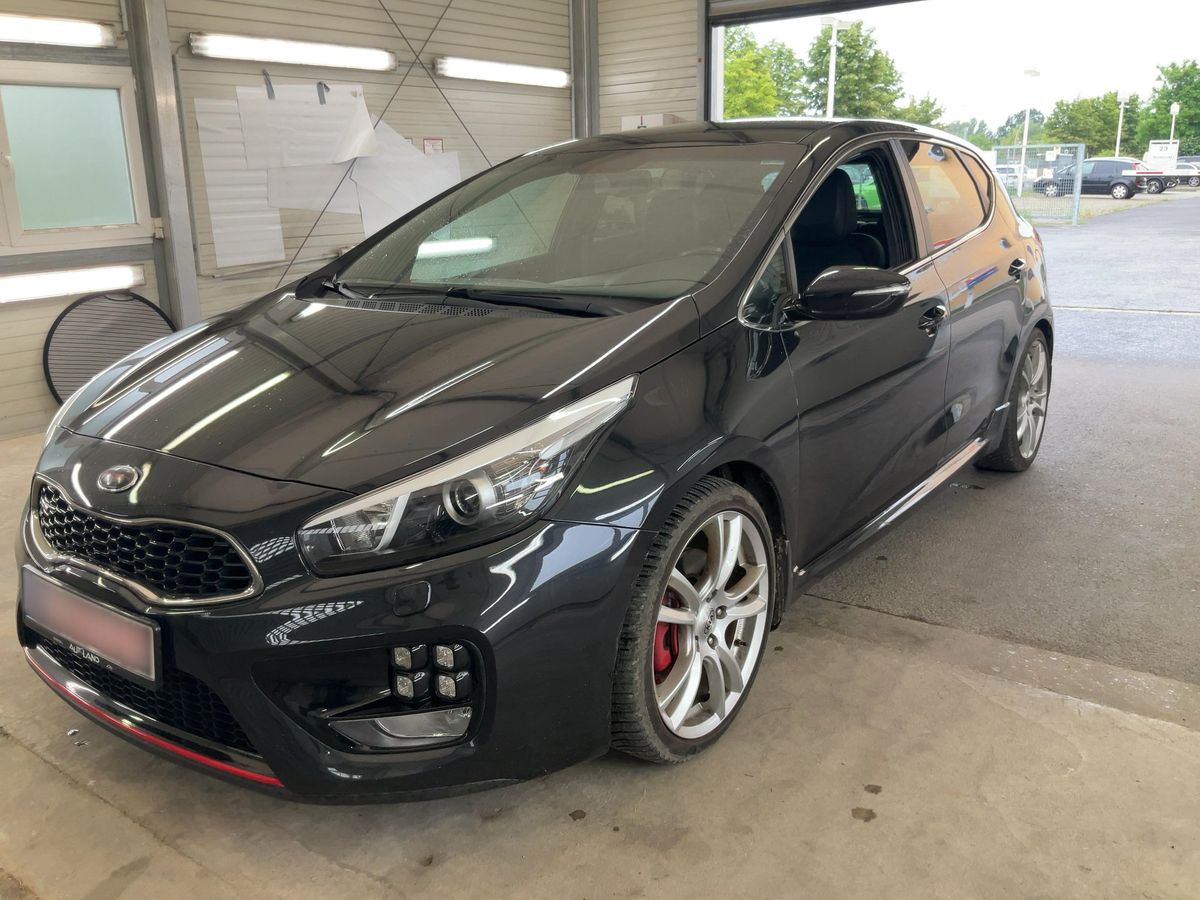 Kia cee'd 2016 — photo 1