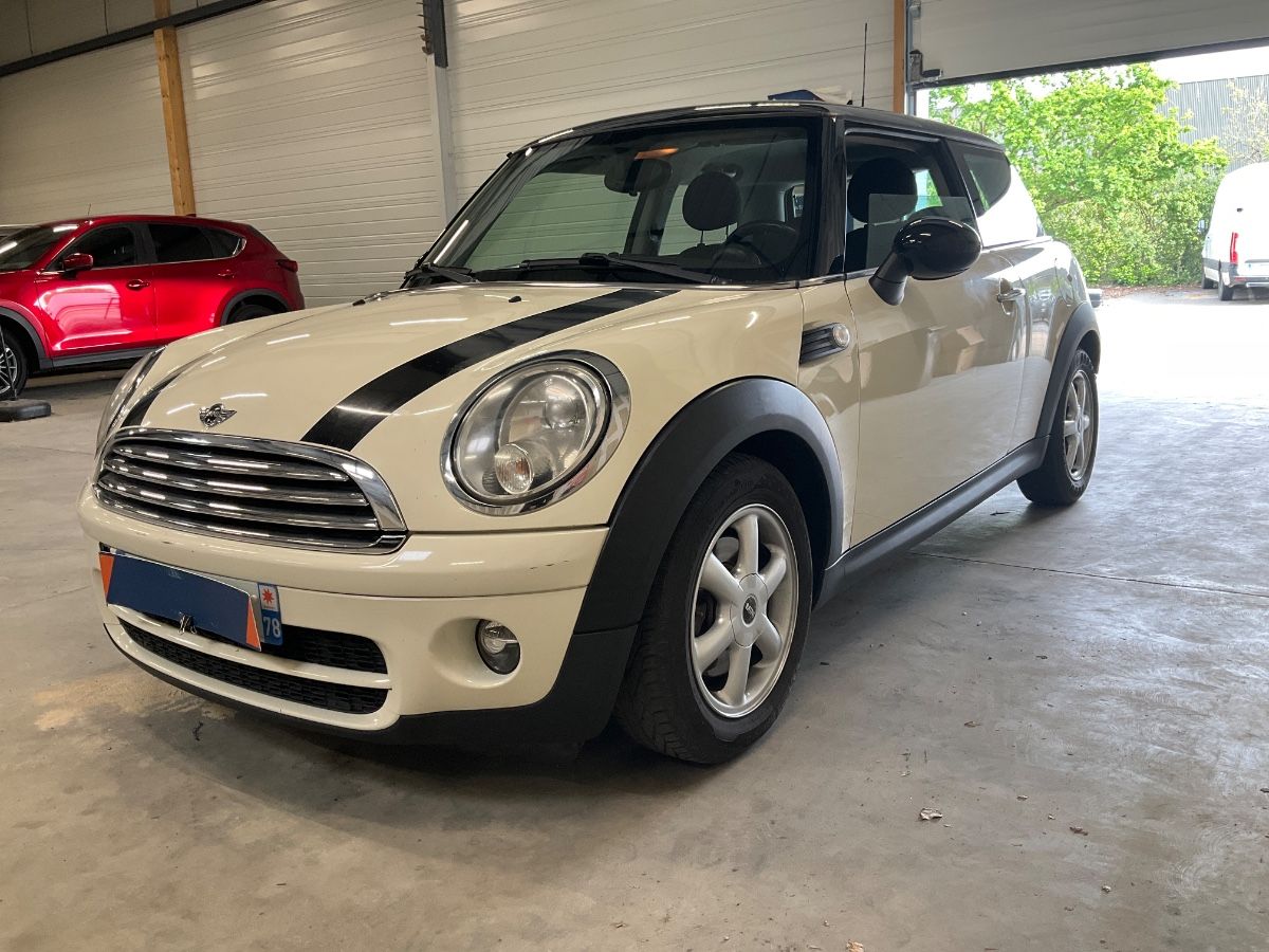 MINI Cooper 2010 — photo 1