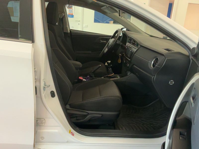 Toyota Auris 1.4 Turbodiesel Active 2014 – снимка 16
