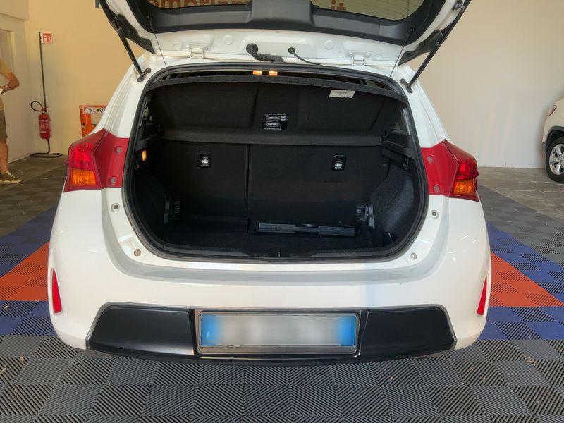 Toyota Auris 1.4 Turbodiesel Active 2014 – снимка 15