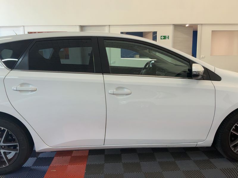 Toyota Auris 1.4 Turbodiesel Active 2014 – снимка 10