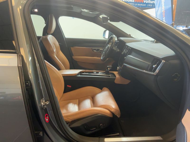 Volvo V90 Cross Country 2.0 D5 Pro AWD — zdjęcie 11
