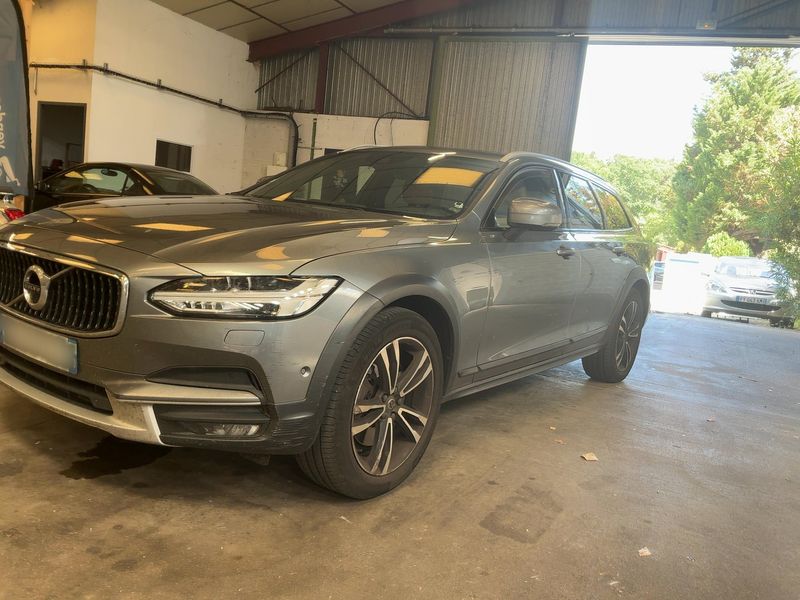 Volvo V90 Cross Country 2.0 D5 Pro AWD — zdjęcie 2