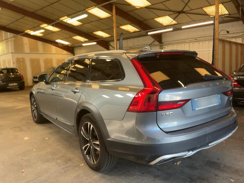 Volvo V90 Cross Country 2.0 D5 Pro AWD — zdjęcie 3