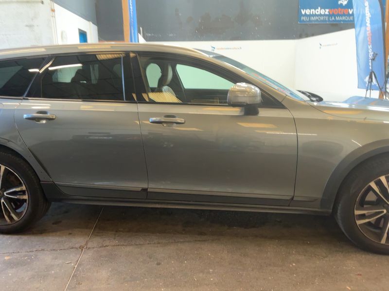Volvo V90 Cross Country 2.0 D5 Pro AWD — zdjęcie 7