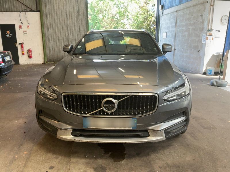 Volvo V90 Cross Country 2.0 D5 Pro AWD — zdjęcie 9