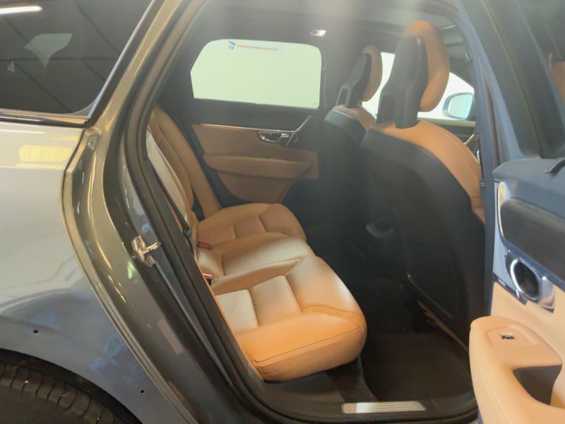 Volvo V90 Cross Country 2.0 D5 Pro AWD — zdjęcie 14