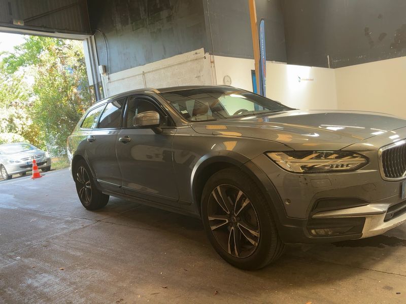 Volvo V90 Cross Country 2.0 D5 Pro AWD — zdjęcie 8