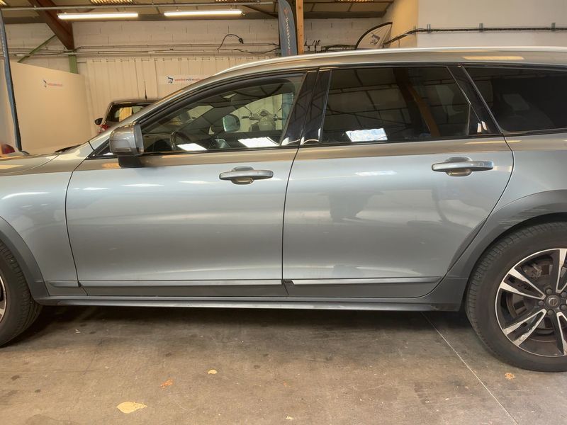 Volvo V90 Cross Country 2.0 D5 Pro AWD — zdjęcie 4