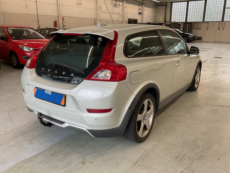 Volvo C30 1.6 D2 R-Design — zdjęcie 2