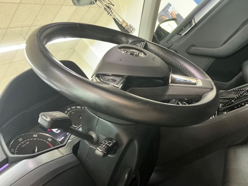 Skoda Superb 2.0 TDI Premium Edition 2019 – снимка 27