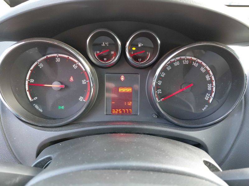 Opel Meriva 1.7 CDTI Design Edition — zdjęcie 12