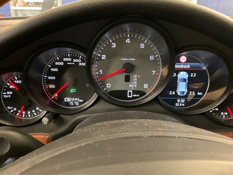 Porsche Panamera 4S — zdjęcie 13