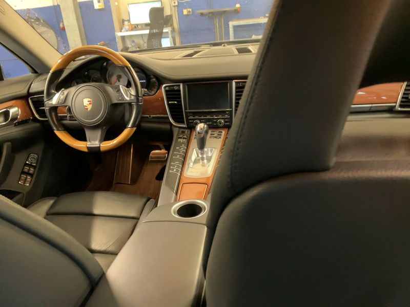 Porsche Panamera 4S — zdjęcie 12