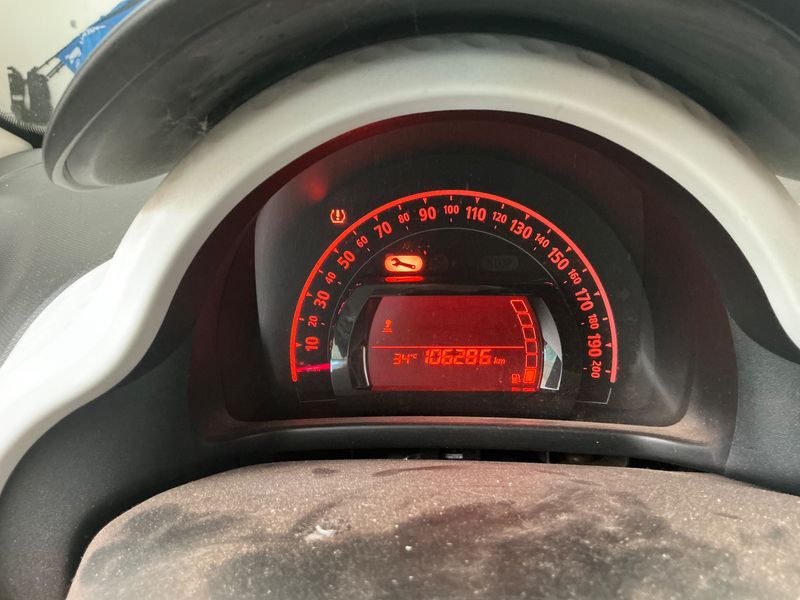 Renault Twingo 1.0 SCe Live — zdjęcie 13