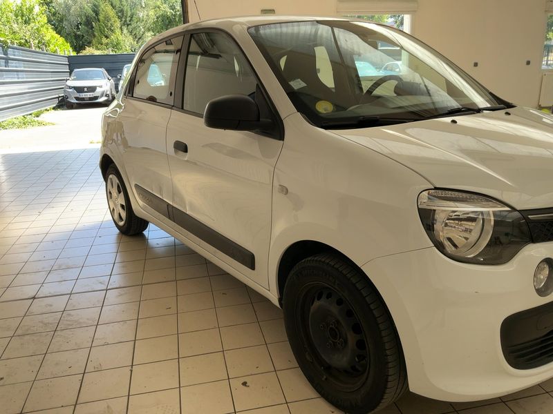 Renault Twingo 1.0 SCe Live — zdjęcie 8