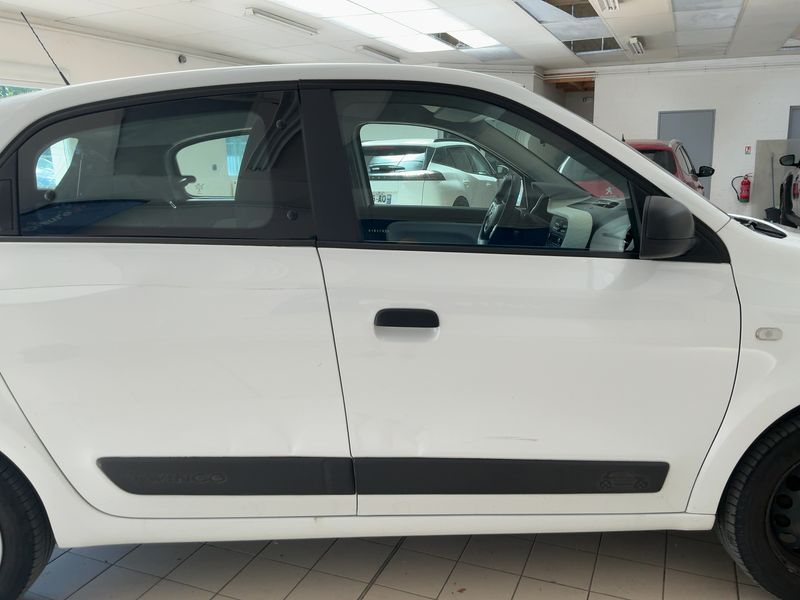 Renault Twingo 1.0 SCe Live — zdjęcie 7