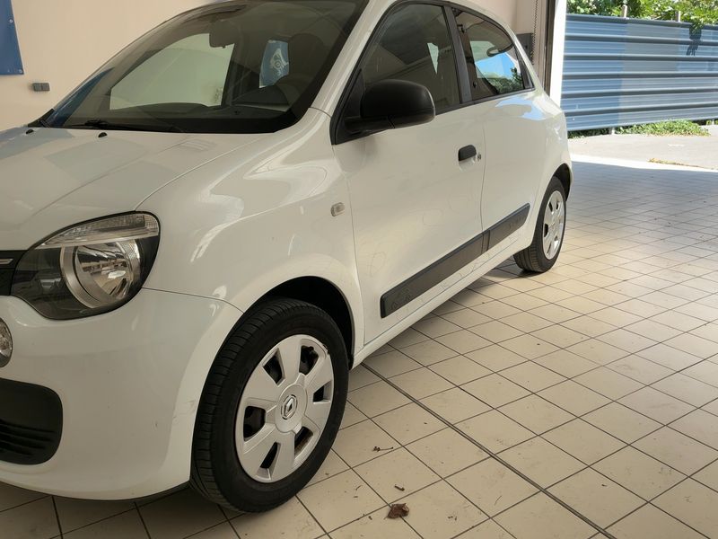 Renault Twingo 1.0 SCe Live — zdjęcie 2
