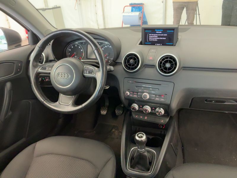 Audi A1 1.2 TFSI Attraction 2011 – снимка 17