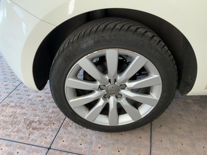 Audi A1 1.2 TFSI Attraction 2011 – снимка 9