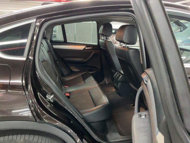BMW X4 xDrive 20d — zdjęcie 14
