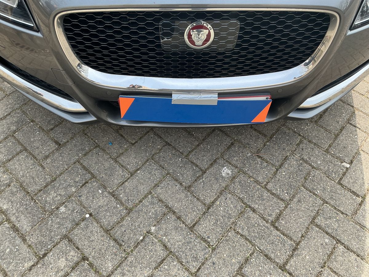 Jaguar XF 2016 — photo 31