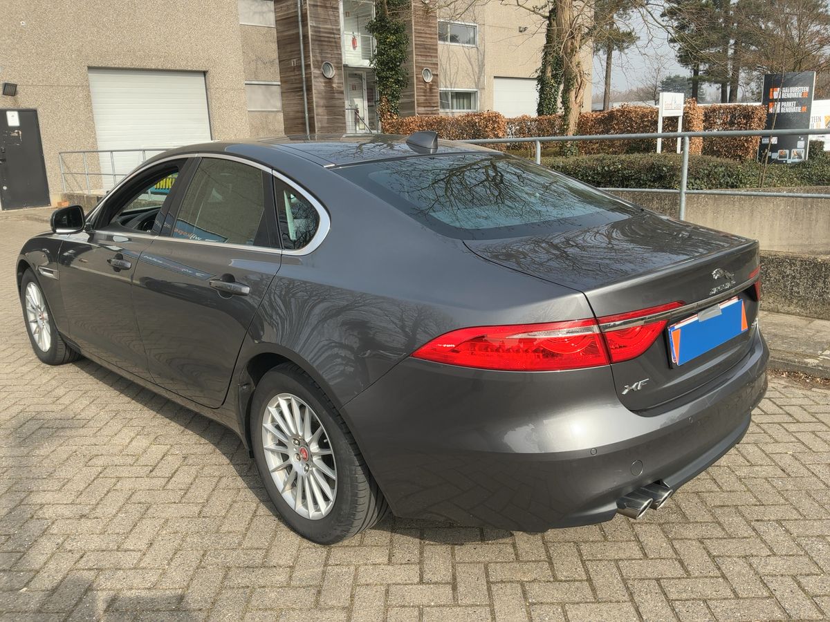 Jaguar XF 2016 — photo 7