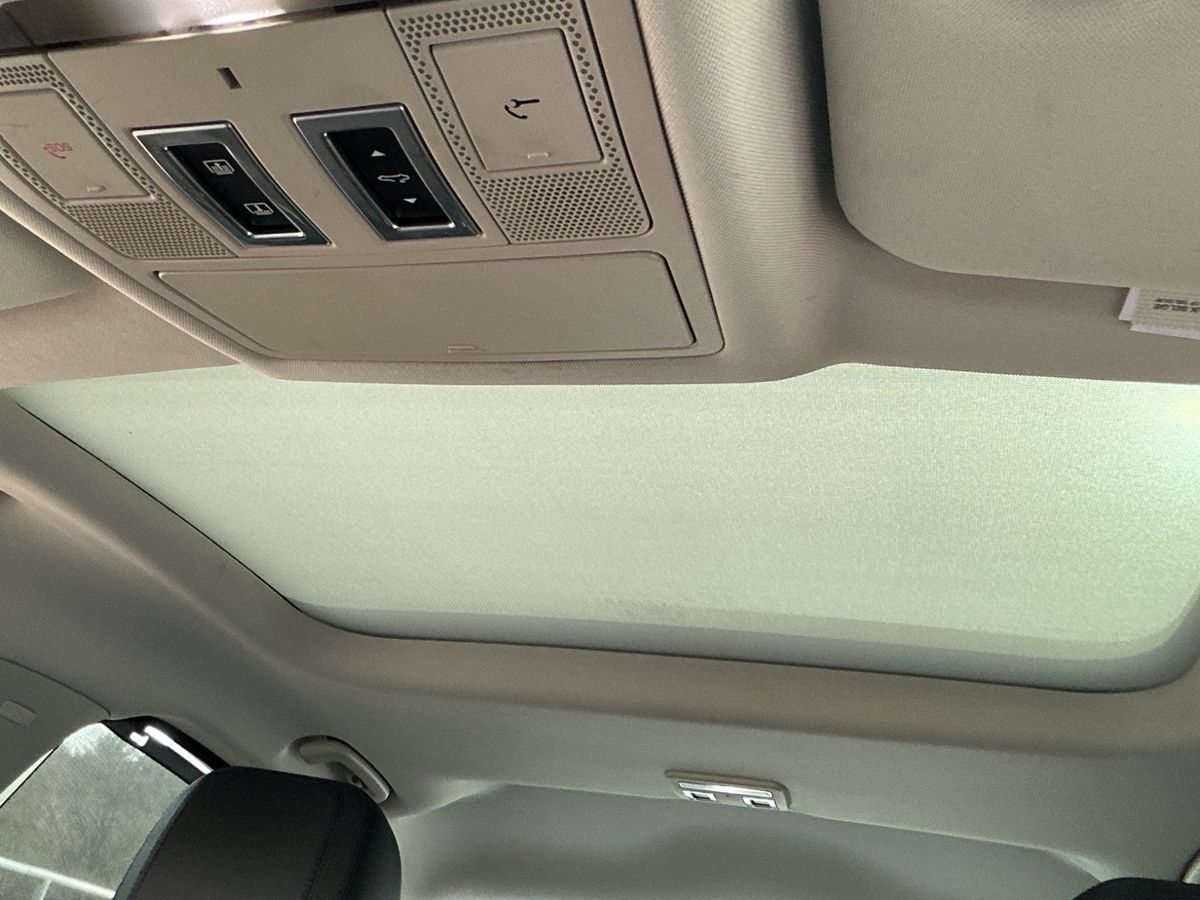 Jaguar XF 2016 — photo 24