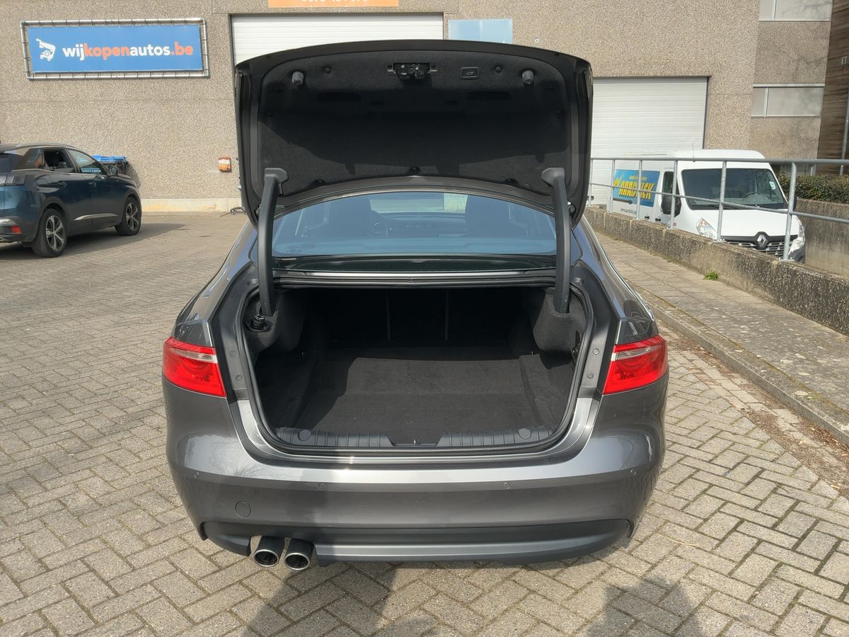Jaguar XF 2016 — photo 16