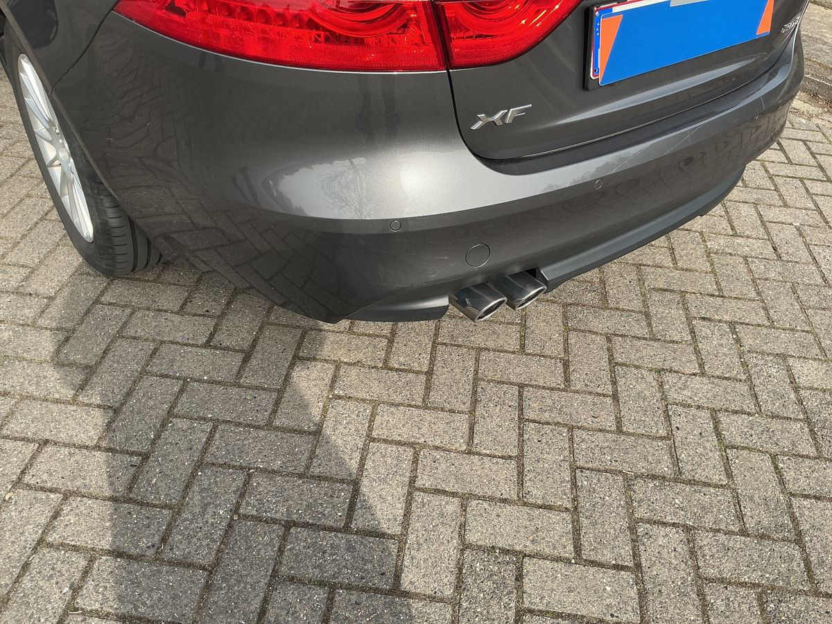 Jaguar XF 2016 — photo 30