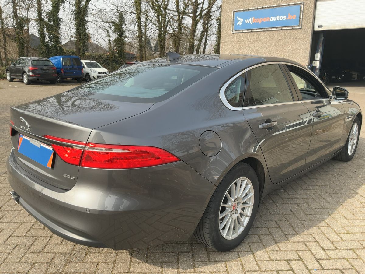 Jaguar XF 2016 — photo 9